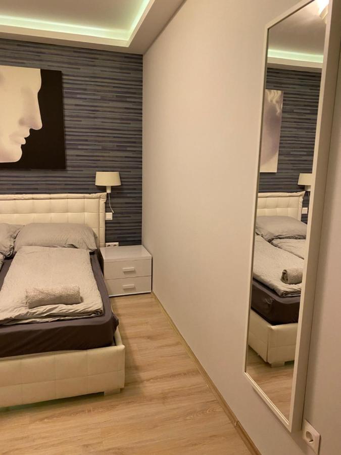 דברצן Parizsi Udvar I. Apartment מראה חיצוני תמונה