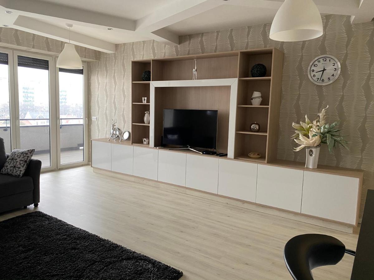 דברצן Parizsi Udvar I. Apartment מראה חיצוני תמונה